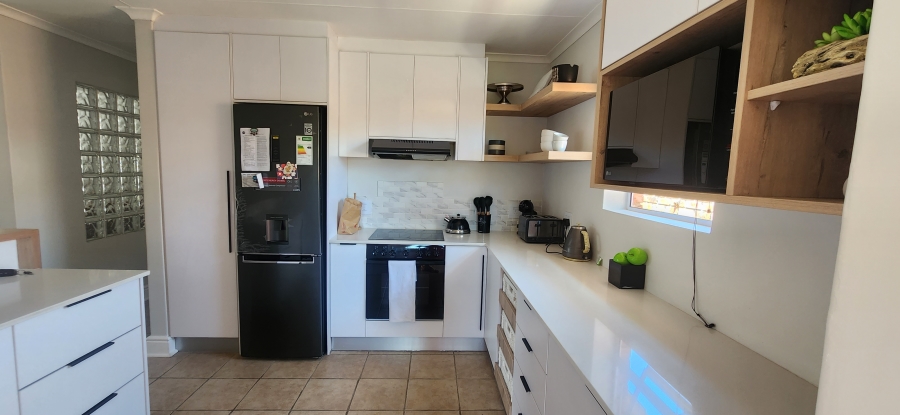 To Let 3 Bedroom Property for Rent in Summerstrand Eastern Cape